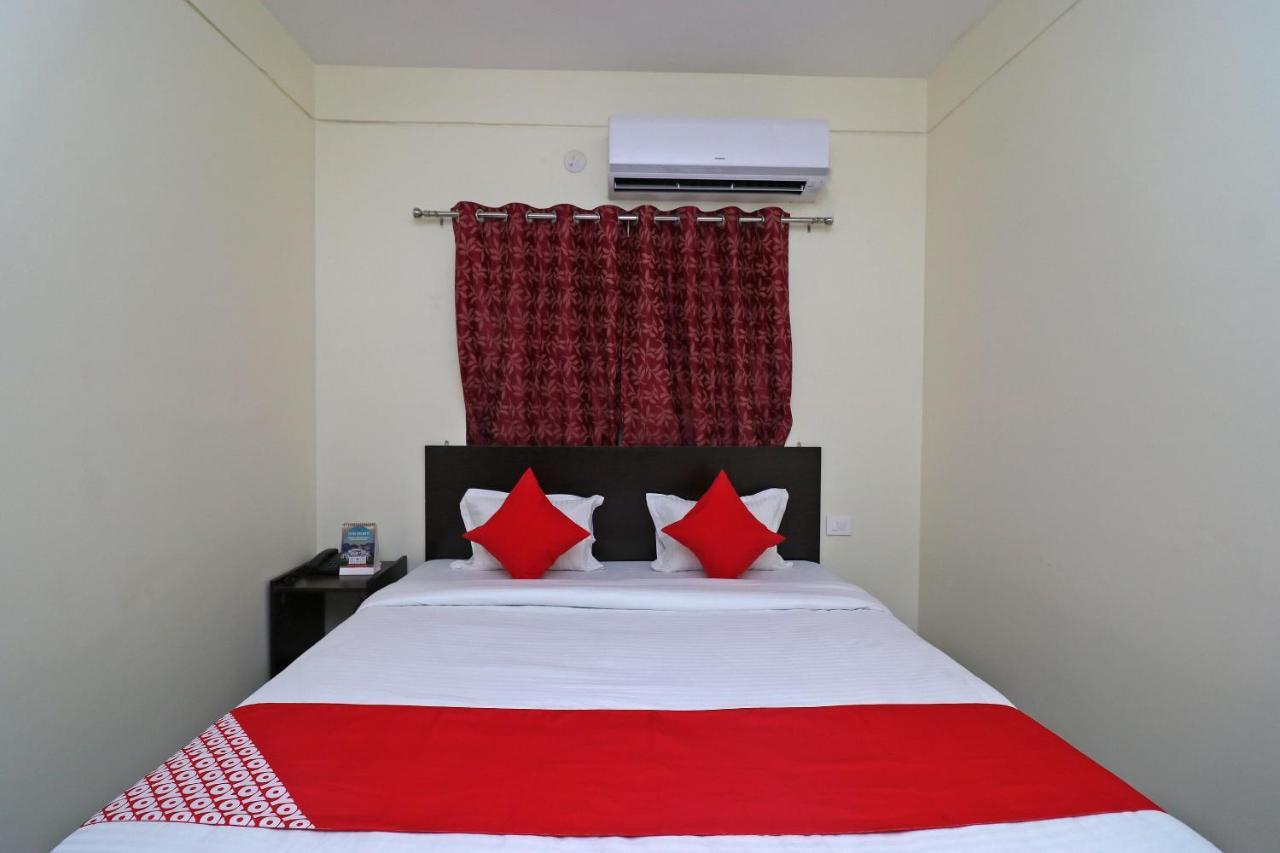 Oyo Hotel Ayush Palace Cuttack Exterior foto