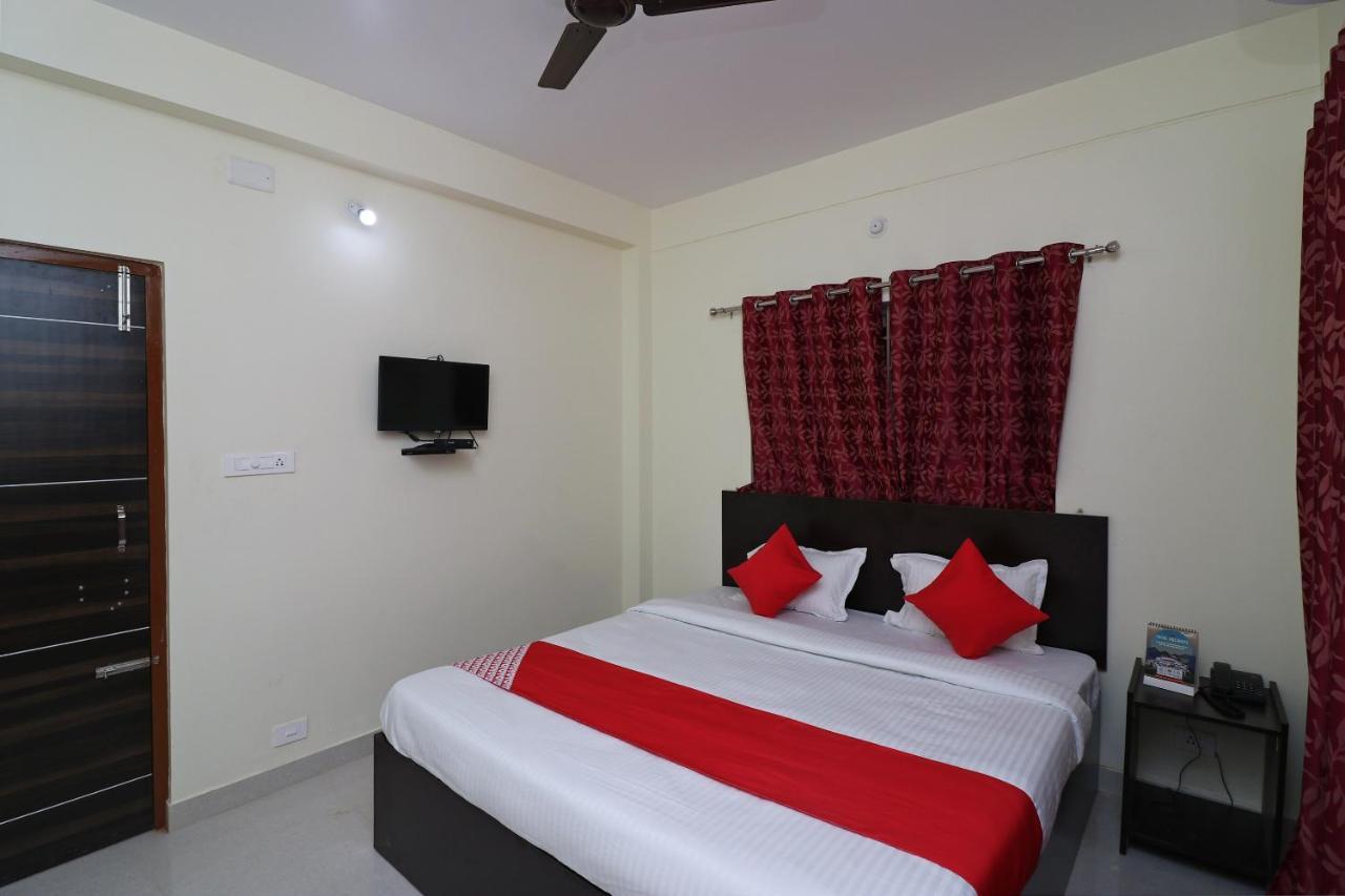 Oyo Hotel Ayush Palace Cuttack Exterior foto