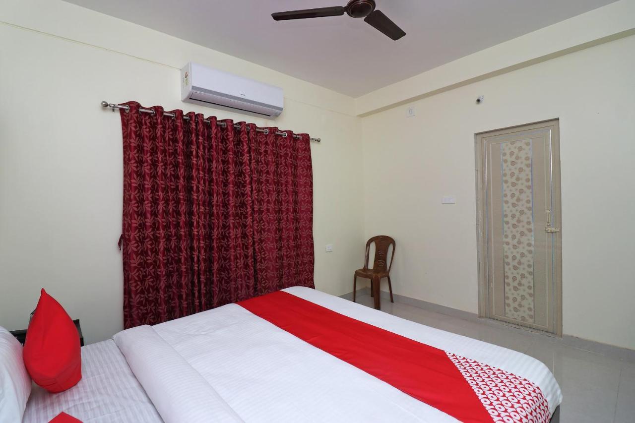 Oyo Hotel Ayush Palace Cuttack Exterior foto
