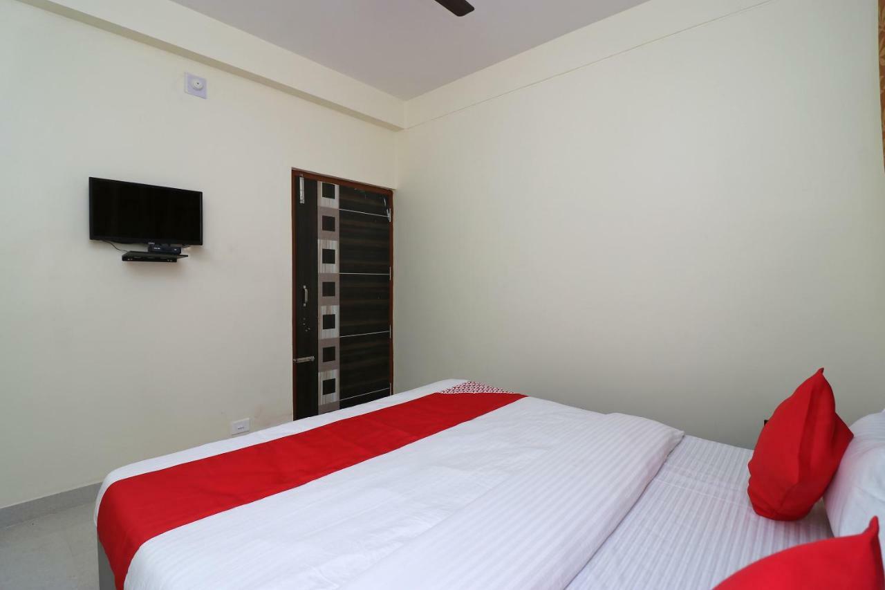 Oyo Hotel Ayush Palace Cuttack Exterior foto